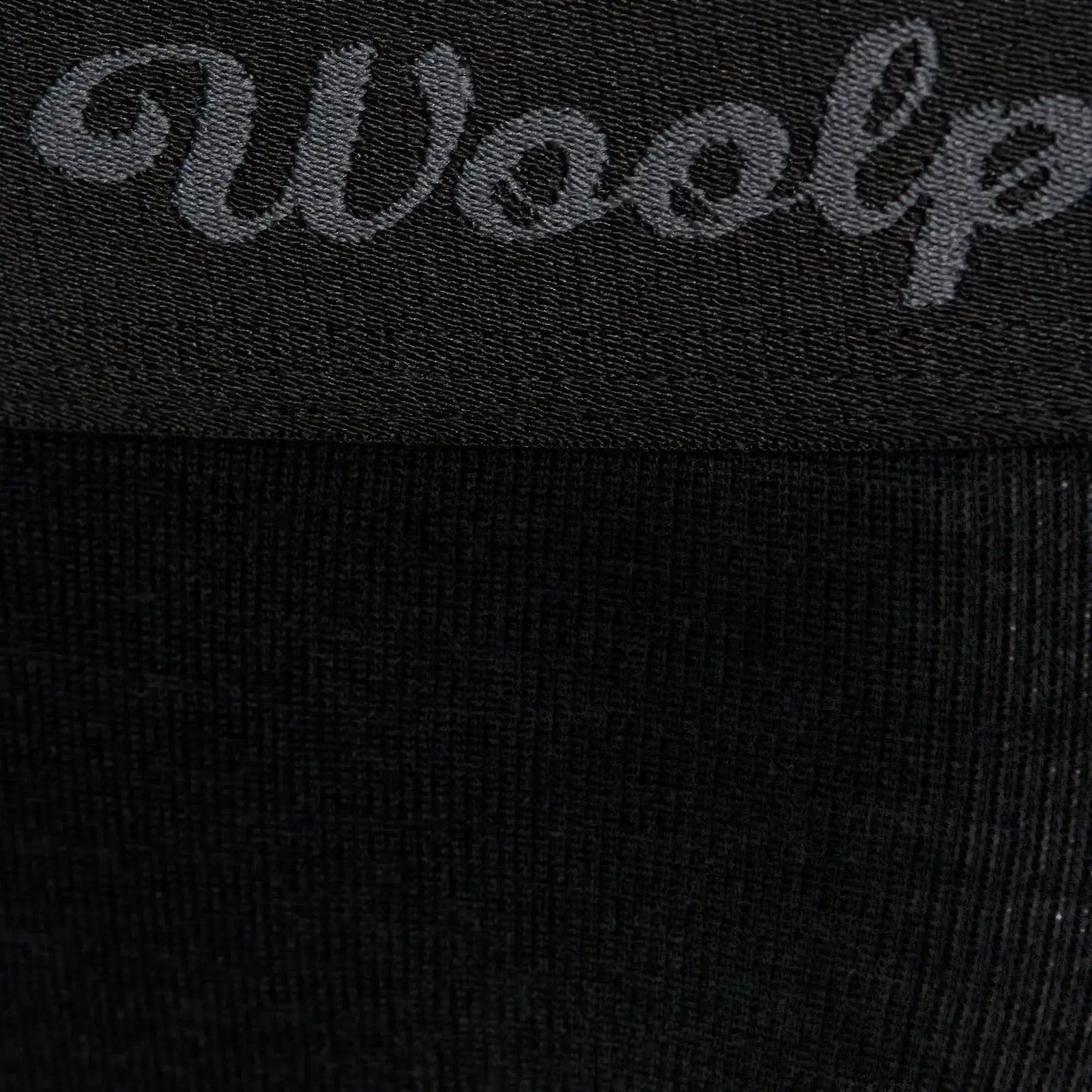 woolpower-unterhose-hipsters-lite-schwarz-frauen-ansicht-4