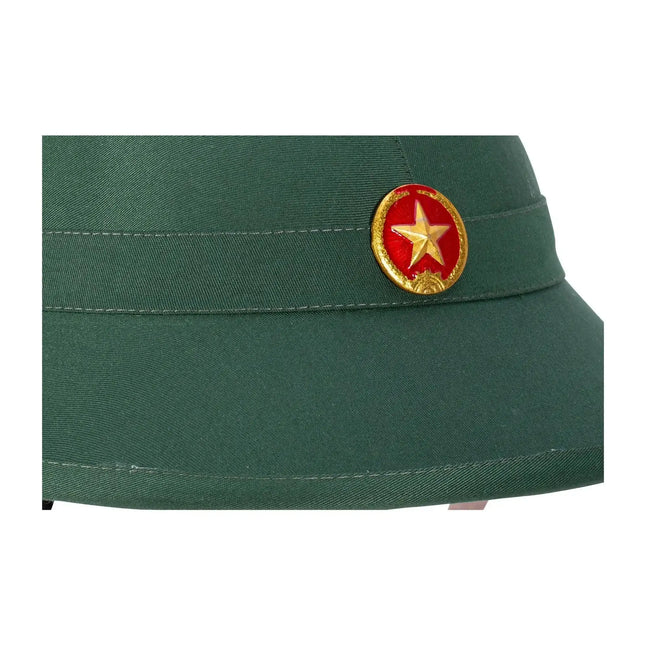 Chris met de Vietcong helm | Foto | De neefjes in Vietnam’s reisblog Chris met de Vietcong helm | Foto | De neefjes in Vietnam’s reisblog
