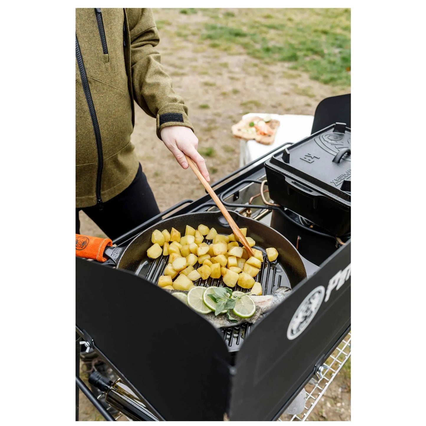 Petromax Petromax Grill- und Feuerpfane gp35 mit Stiel schwarz - ASMC